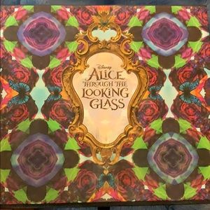 Eye shadow pallet by urban decay